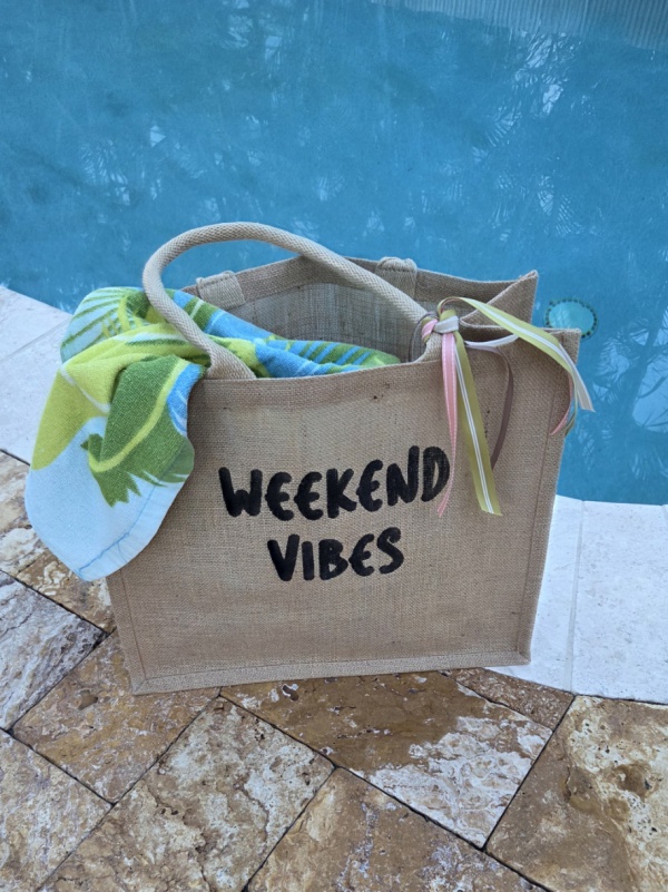 Weekend Vibes black cropped