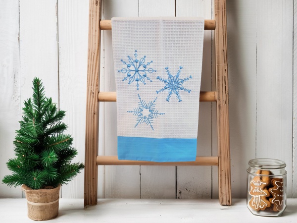3 Snowflakes tight
